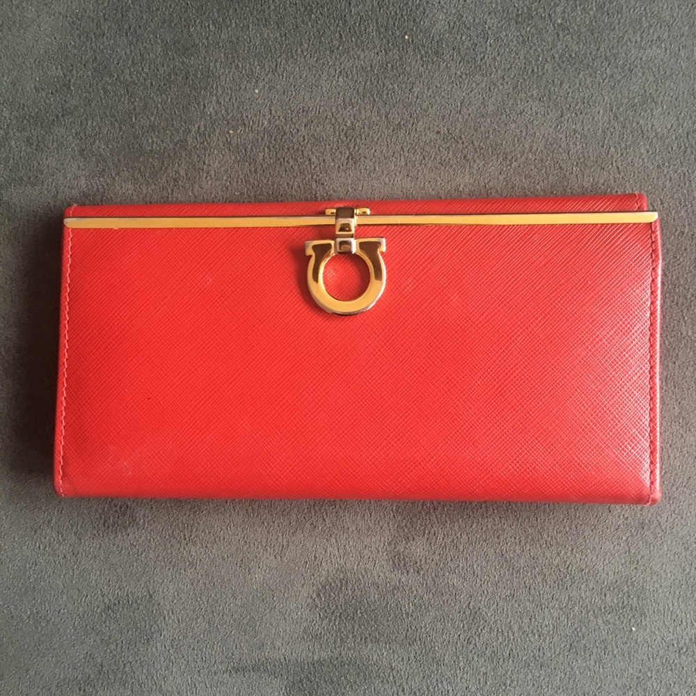 salvatore ferragamo wallet
